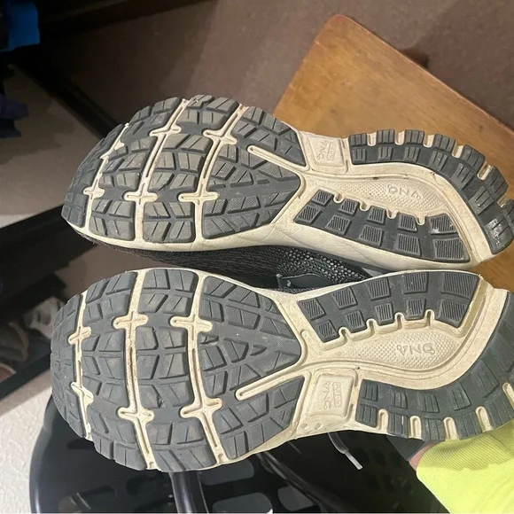 Brooks Men's Gray Running Shoes - Picture 5 of 5